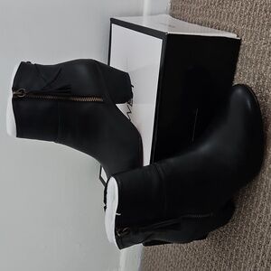 NINE WEST Black Leather Booties Size 7